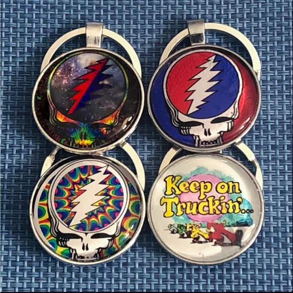 Skeleton Hand Gothic Skull Keychains - Picture 8 of 10